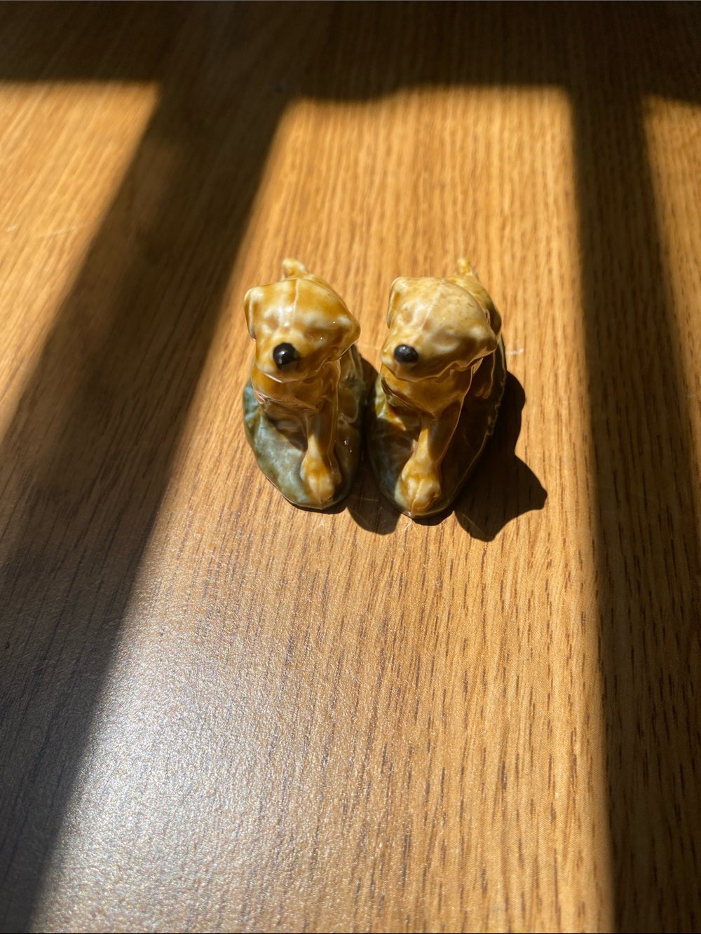 Pair Wade England Ceramic Golden Retriever Dog Figurines 1970s  .75" X 1.5" X 2"